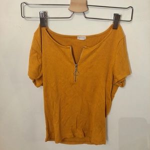 DISCOUNTED SHIPPING Front zip t-shirt